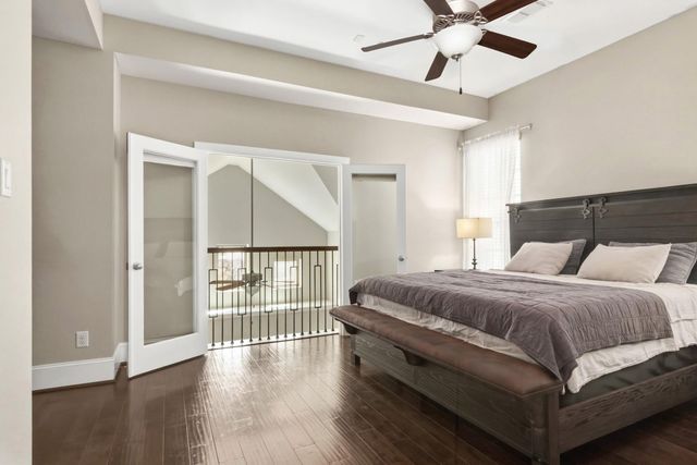 419 T C Jester Boulevard, Houston, TX 77007