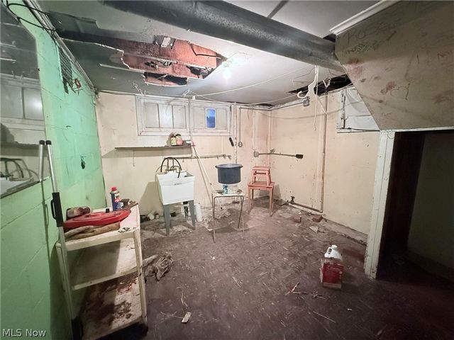 33 Henry Street, Bedford, OH 44146