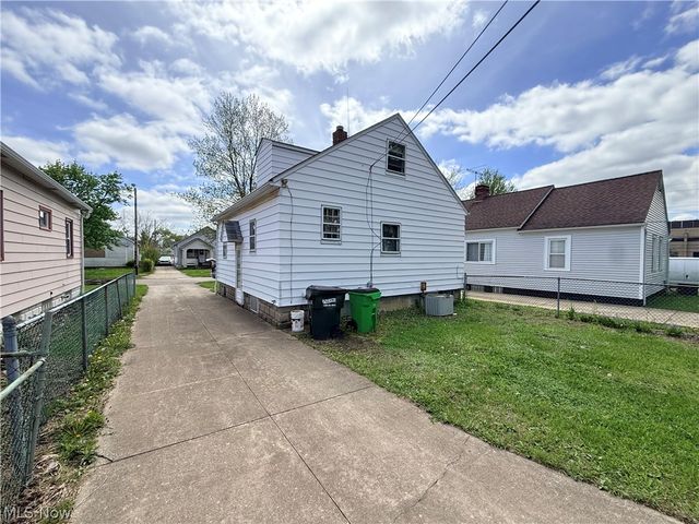 33 Henry Street, Bedford, OH 44146