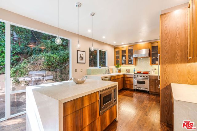 2423 Horse Shoe Canyon Road, Los Angeles, CA 90046