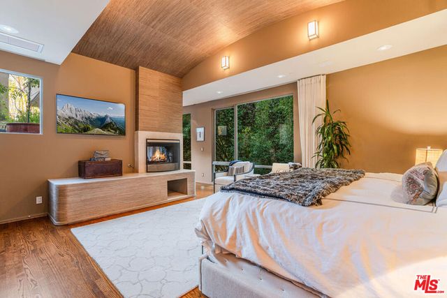 2423 Horse Shoe Canyon Road, Los Angeles, CA 90046