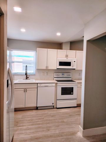 8933 SE Hobe Ridge Avenue, Hobe Sound, FL 33455