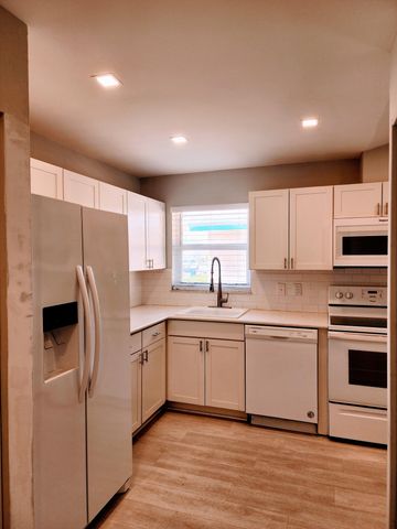 8933 SE Hobe Ridge Avenue, Hobe Sound, FL 33455