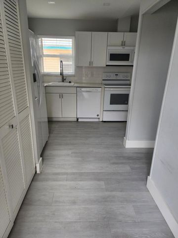 8933 SE Hobe Ridge Avenue, Hobe Sound, FL 33455