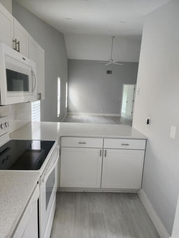 8933 SE Hobe Ridge Avenue, Hobe Sound, FL 33455