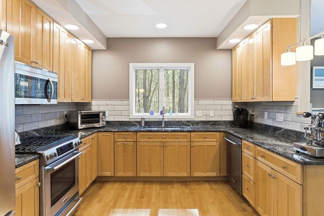 541 Bedford Road, New Boston, NH 03070