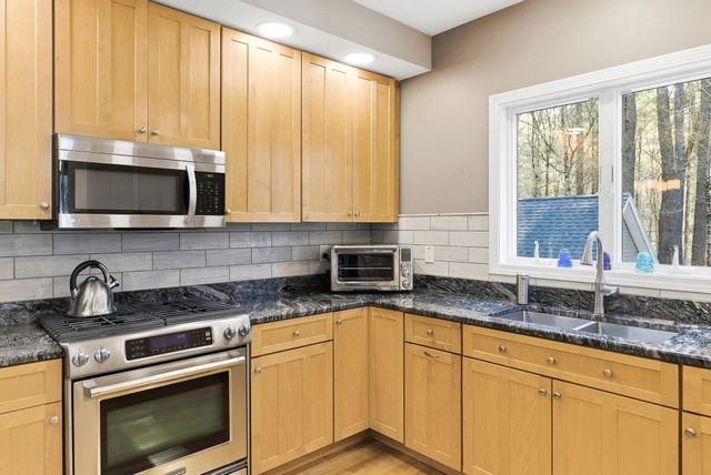 541 Bedford Road, New Boston, NH 03070