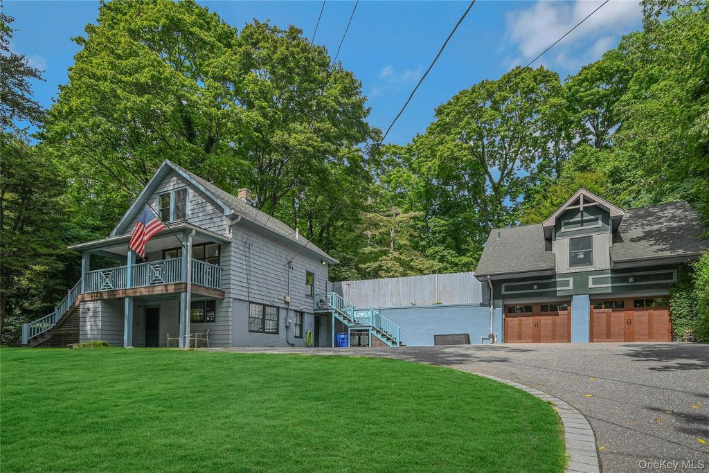 61 Youngs Hill Road, Huntington, NY 11743