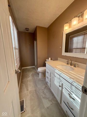 660 E Bonebrake Road, Veedersburg, IN 47987