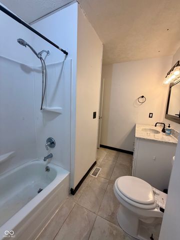 660 E Bonebrake Road, Veedersburg, IN 47987