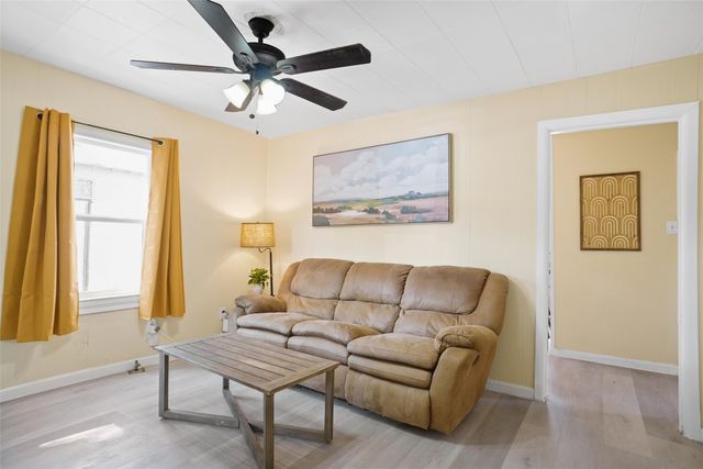 3040 Sappington Place, Fort Worth, TX 76116