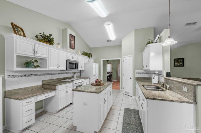 7135 Clearwood Rd, Pensacola, FL 32526