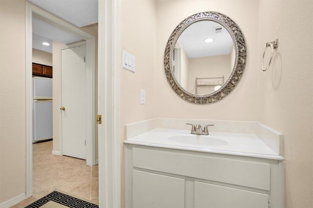 938 Memorial Village Drive 39, Houston, TX 77024