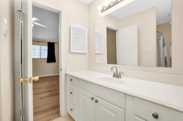 938 Memorial Village Drive 39, Houston, TX 77024