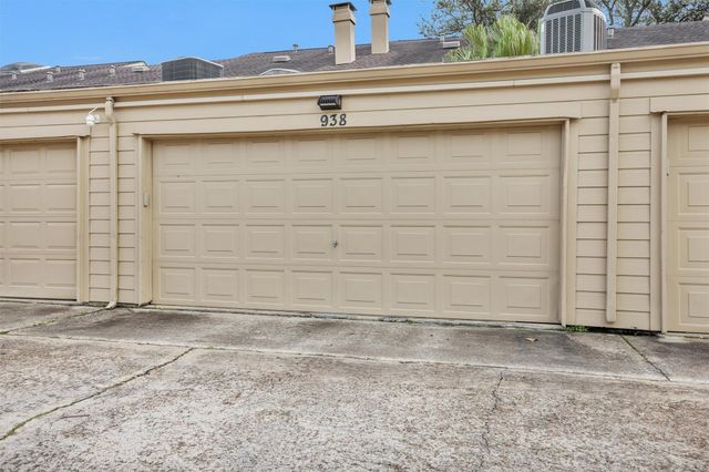 938 Memorial Village Drive 39, Houston, TX 77024