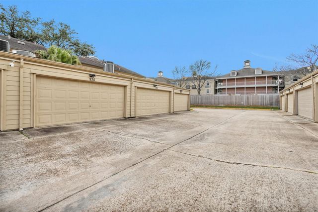 938 Memorial Village Drive 39, Houston, TX 77024