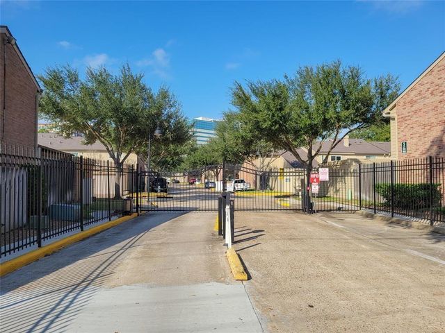 938 Memorial Village Drive 39, Houston, TX 77024