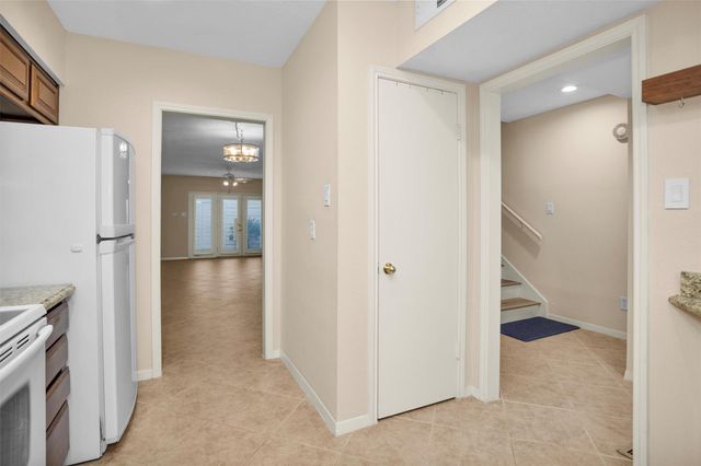 938 Memorial Village Drive 39, Houston, TX 77024