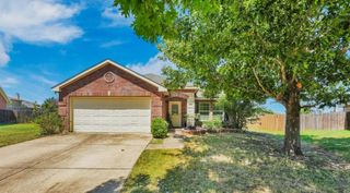 700 White Fields Way, Arlington, TX 76002