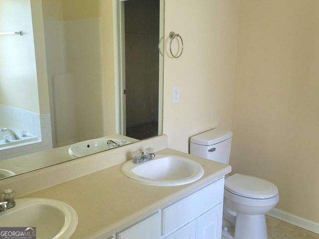 5774 Colonnade Drive, Rex, GA 30273