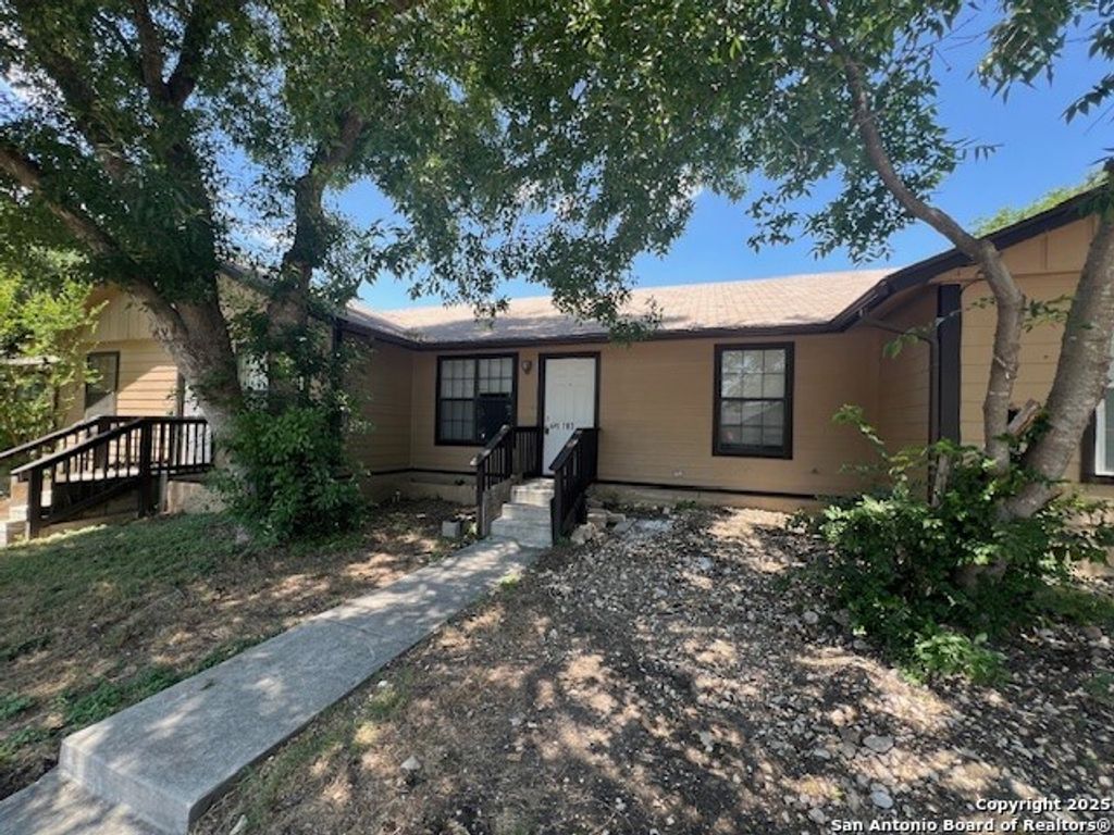 202 Ash Dr Apt 103, Converse, TX 78109