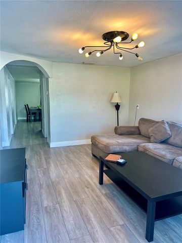 2003 E HUMPHREY ST, Tampa, FL 33604