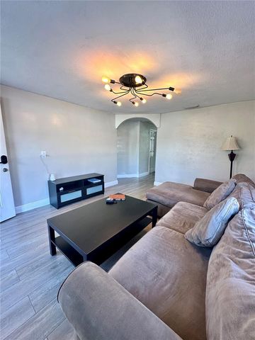 2003 E HUMPHREY ST, Tampa, FL 33604