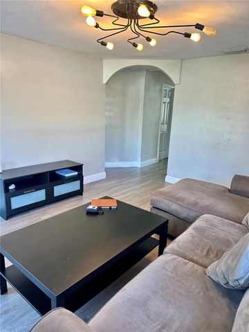 2003 E HUMPHREY ST, Tampa, FL 33604