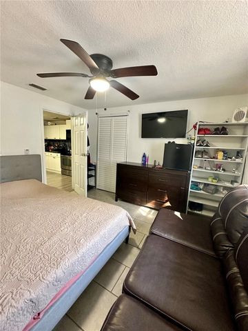 2003 E HUMPHREY ST, Tampa, FL 33604