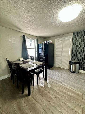 2003 E HUMPHREY ST, Tampa, FL 33604