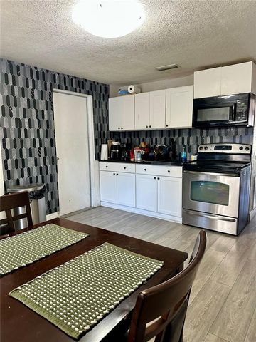 2003 E HUMPHREY ST, Tampa, FL 33604