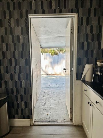 2003 E HUMPHREY ST, Tampa, FL 33604