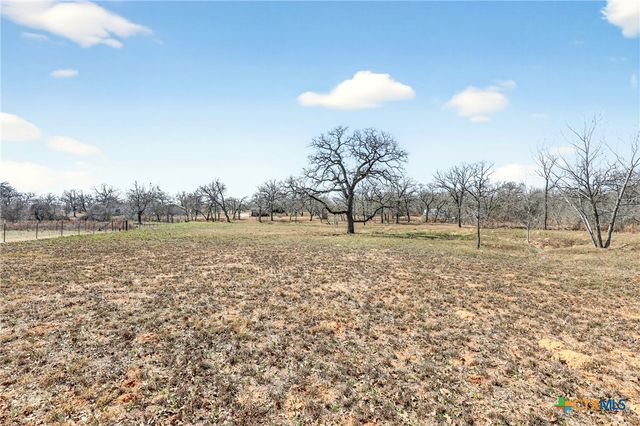 1298 County Road 425, Stockdale, TX 78160