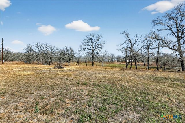 1298 County Road 425, Stockdale, TX 78160