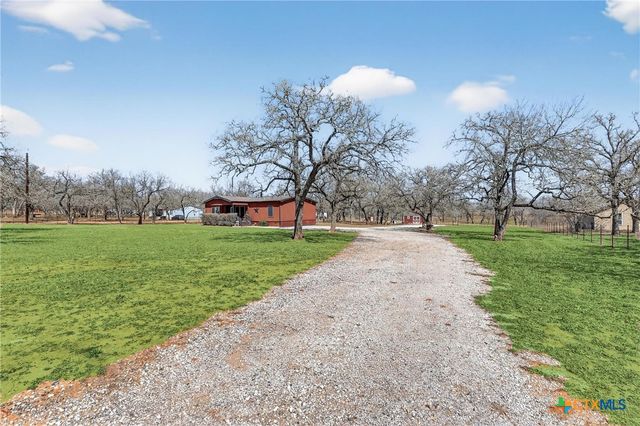1298 County Road 425, Stockdale, TX 78160