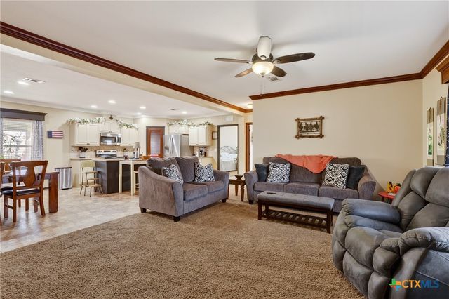 1298 County Road 425, Stockdale, TX 78160