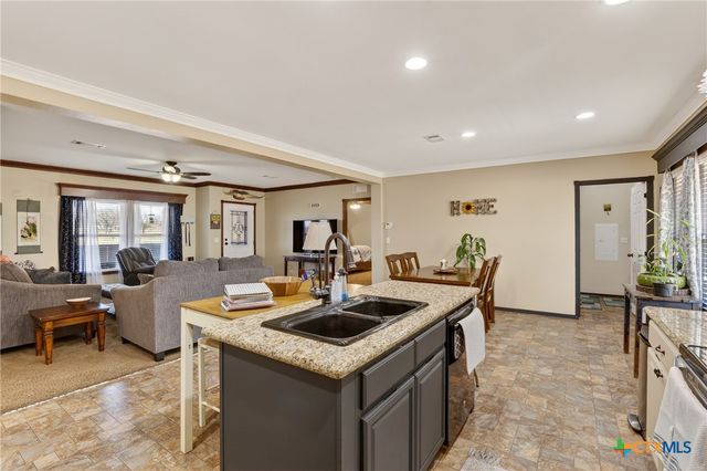 1298 County Road 425, Stockdale, TX 78160