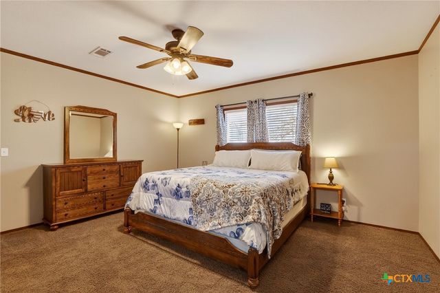 1298 County Road 425, Stockdale, TX 78160
