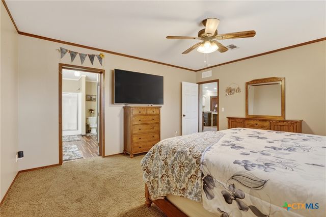 1298 County Road 425, Stockdale, TX 78160