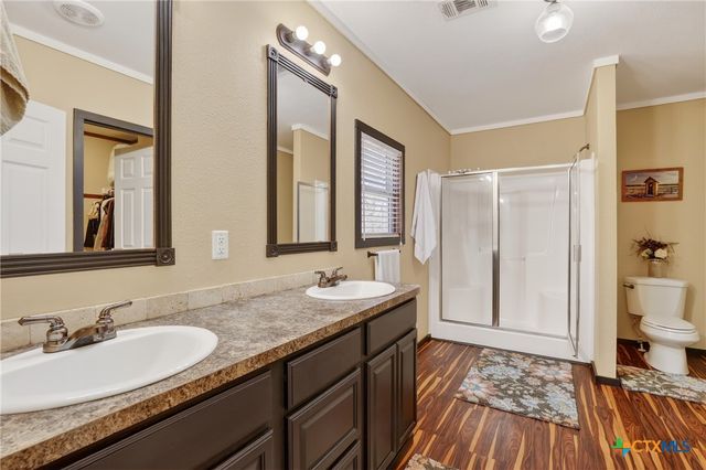 1298 County Road 425, Stockdale, TX 78160