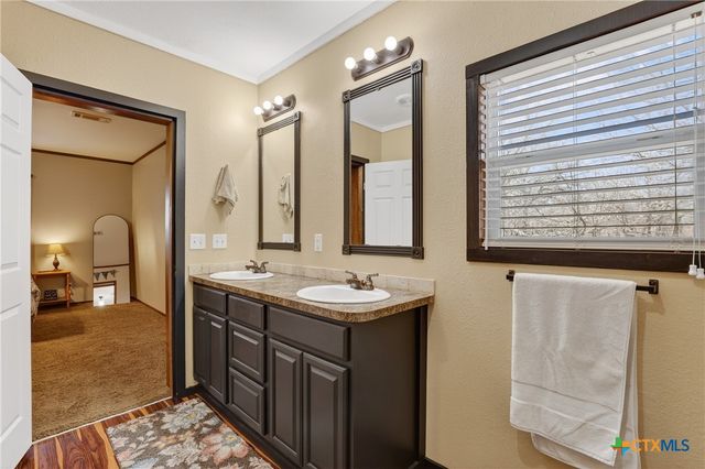 1298 County Road 425, Stockdale, TX 78160
