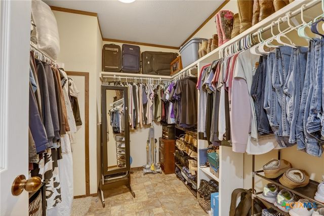 1298 County Road 425, Stockdale, TX 78160