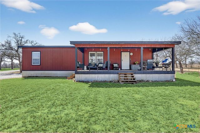 1298 County Road 425, Stockdale, TX 78160