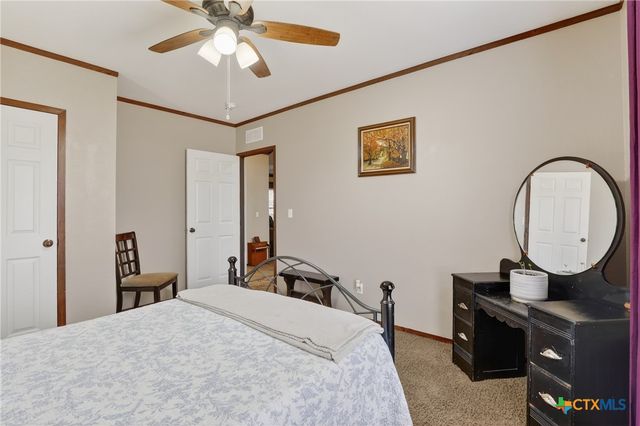 1298 County Road 425, Stockdale, TX 78160