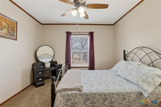 1298 County Road 425, Stockdale, TX 78160