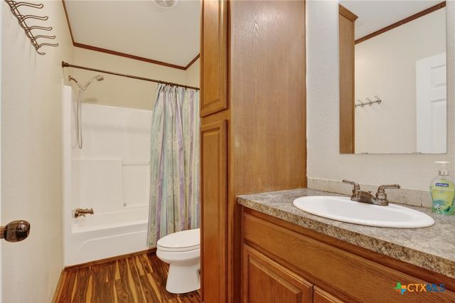 1298 County Road 425, Stockdale, TX 78160