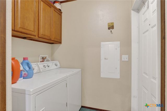 1298 County Road 425, Stockdale, TX 78160