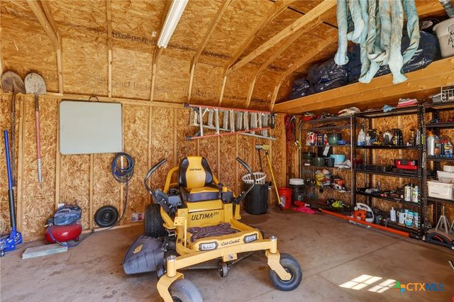 1298 County Road 425, Stockdale, TX 78160