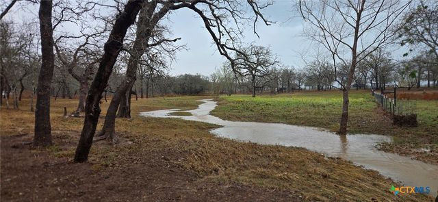 1298 County Road 425, Stockdale, TX 78160