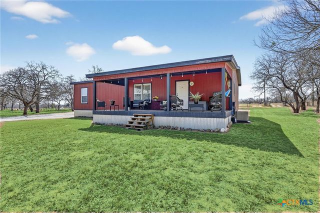 1298 County Road 425, Stockdale, TX 78160